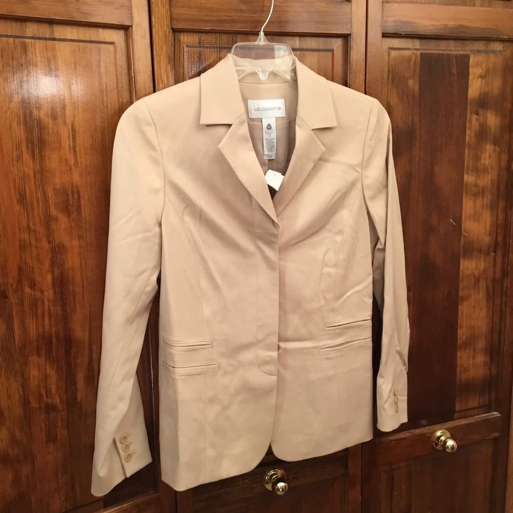 Liz wool blend blazer, size 6, NWOT, light padding 4 pockets